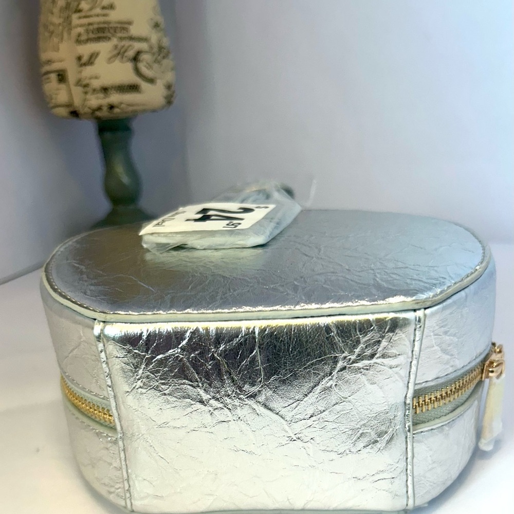 Metallic Silver Round Top‎ Handle Bag Crinkle Texture H-CANDY New - Picture 4 of 5